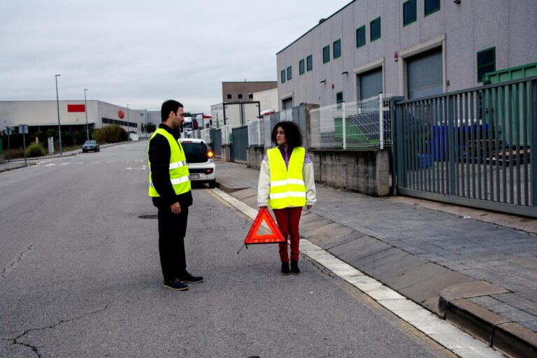 Co zrobić, gdy auto się zepsuje na drodze w Warszawie? Poradnik krok po kroku